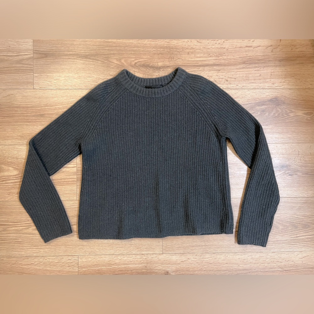 Jenni Kayne Cashmere Fisherman crewneck Sweater in charcoal size Medium - used